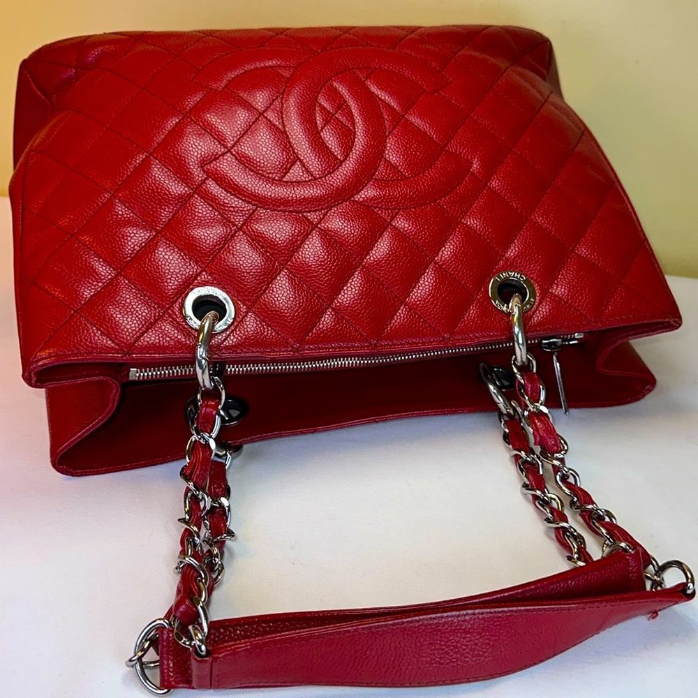 Chanel Red Quilted Shoulder Bag - Picture 5 of 15
